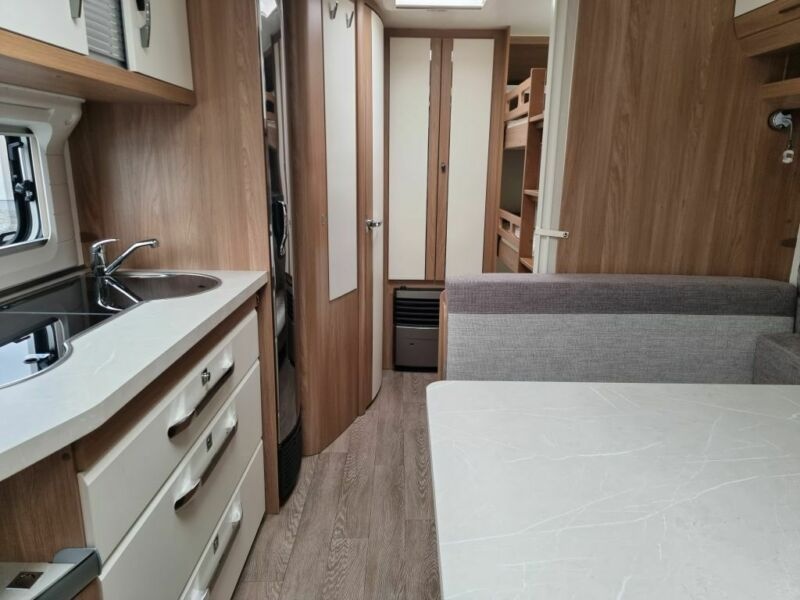 HOBBY DE LUXE 545 KMF KARAVAN NOVÝ