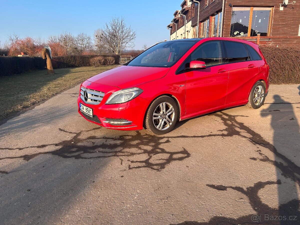 Mercedes Benz B 200 benzin   r.v. 2012