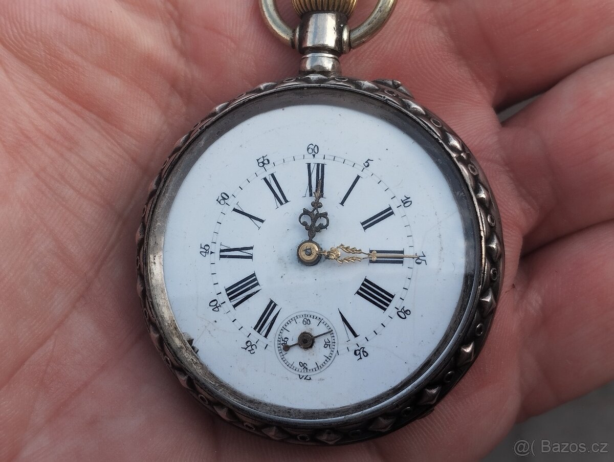Starožitné stříbrné zdobené kapesní hodinky