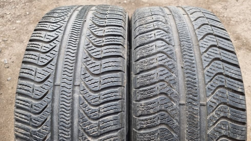 Celoroční pneu 225/40/18 Pirelli