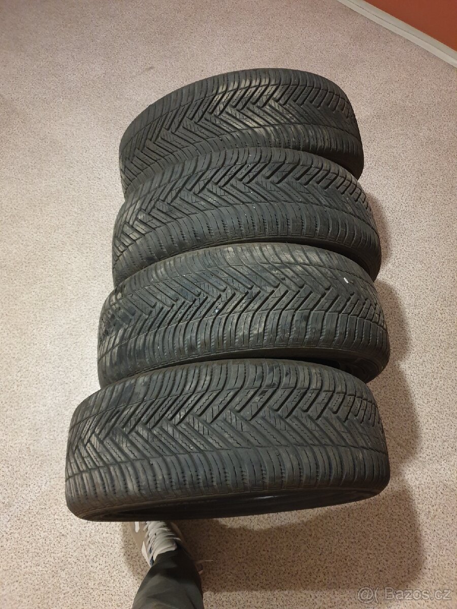 Prodám gumy 205/55/r16 Henkook cely sezon