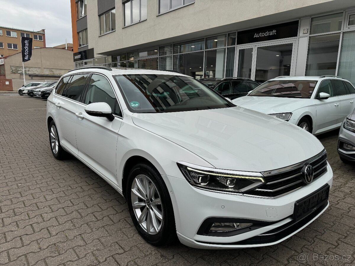 VW Passat B8 2.0 TDI 110kW DSG Tažné Panorama ACC Keyless