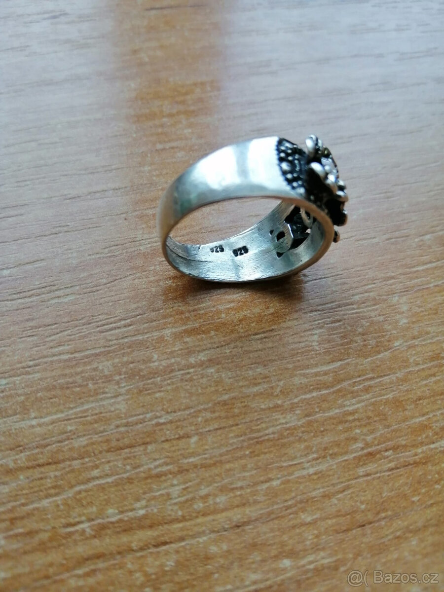 Prsten stříbrný - tři květy s kameny, vnitřní průměr prstenu