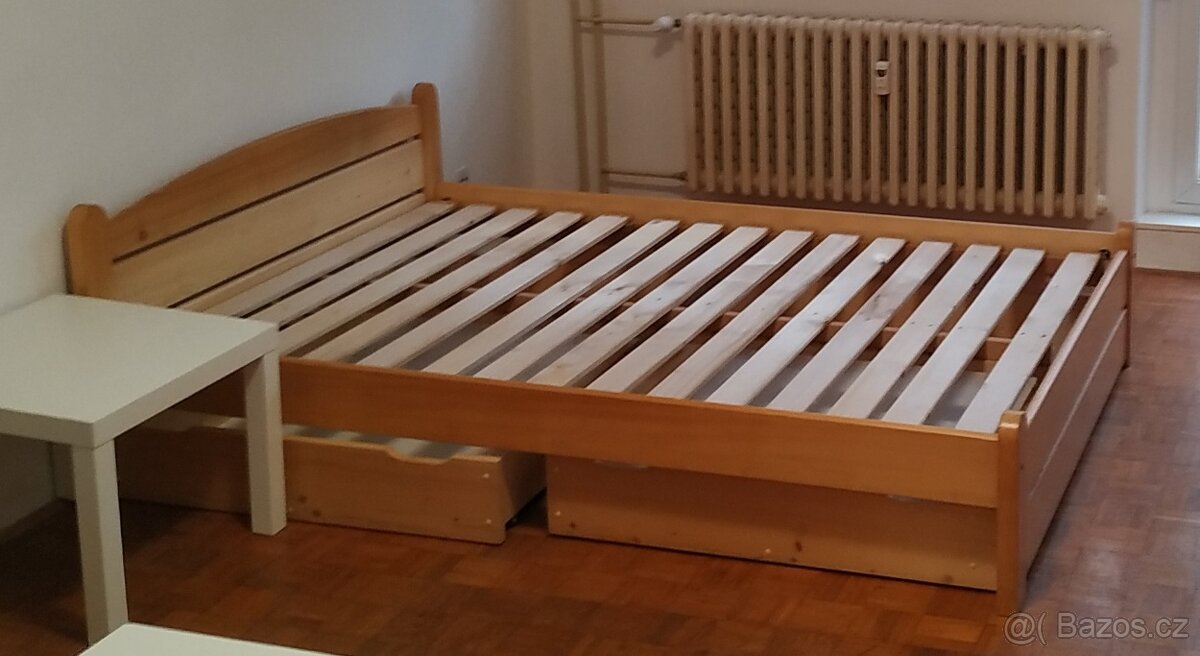 postel s úložným prostorem