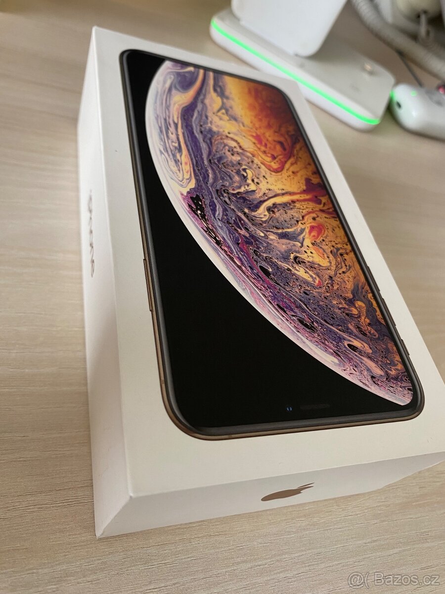 iPhone XS Max 256GB - prasklé zadní sklo, jinak OK.