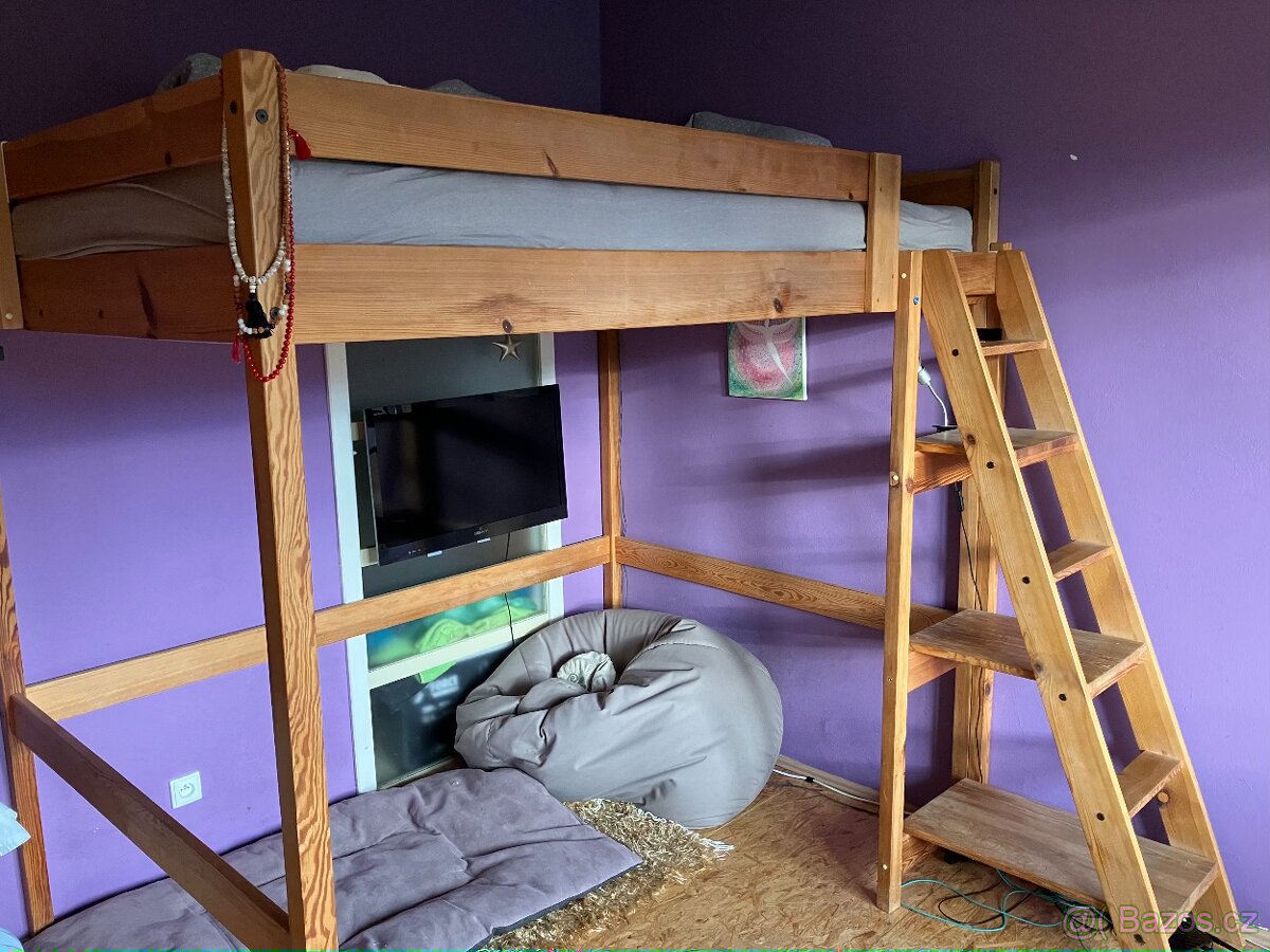 Dřevěnou vysokou postel 140x200