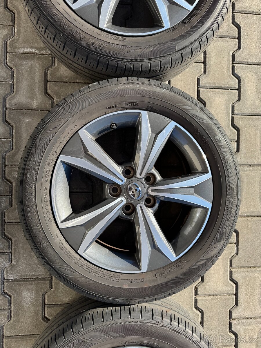 Toyota C-HR original, letní pneu Dunlop 215/60 R17