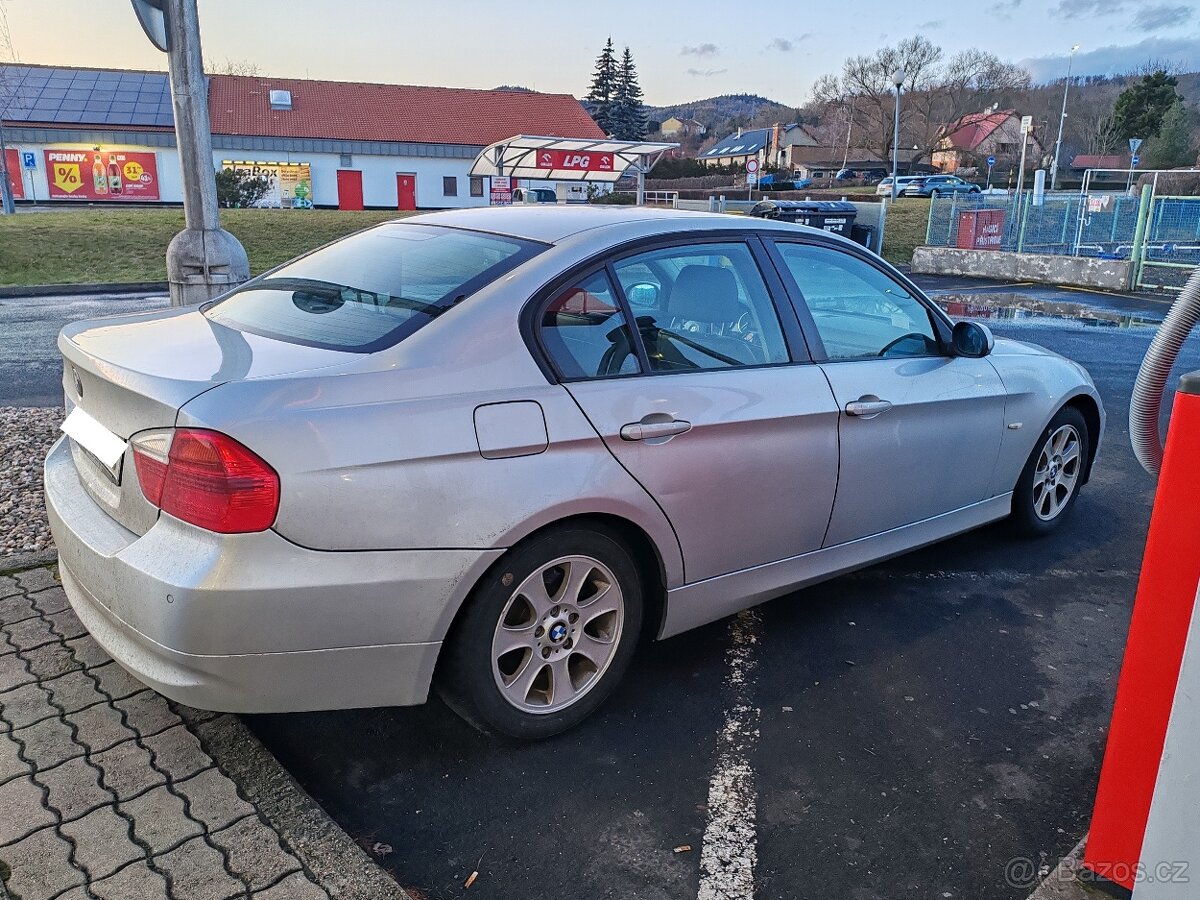 BMW e90 320i 2004 110kw