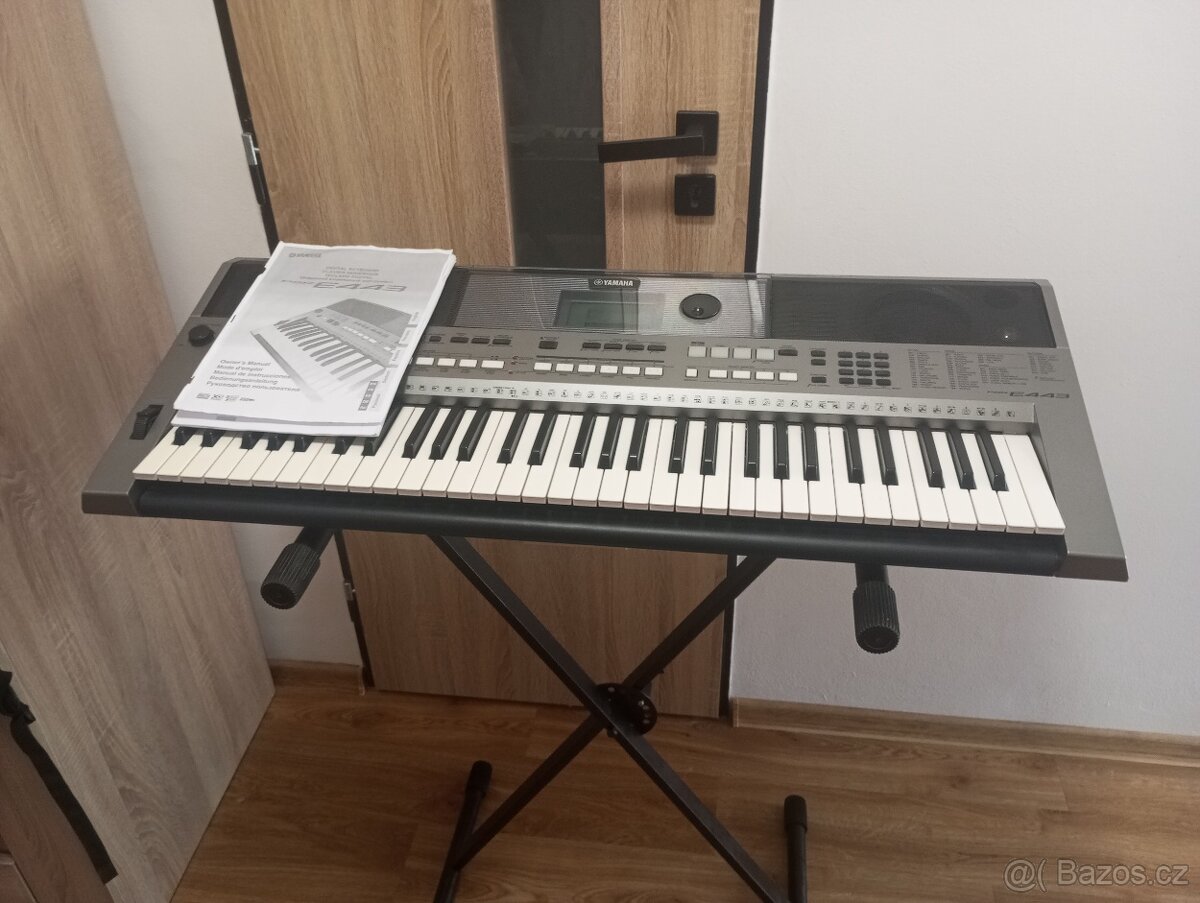 Yamaha PSR E443 top stav -