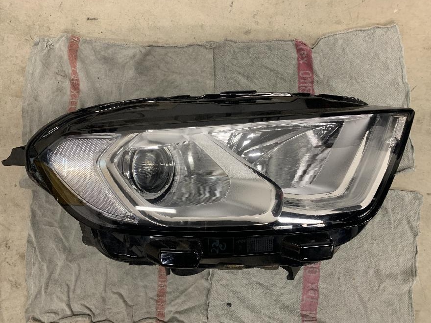 Ford Ecosport (r.v. 2019) -  přední pravý světlomet
