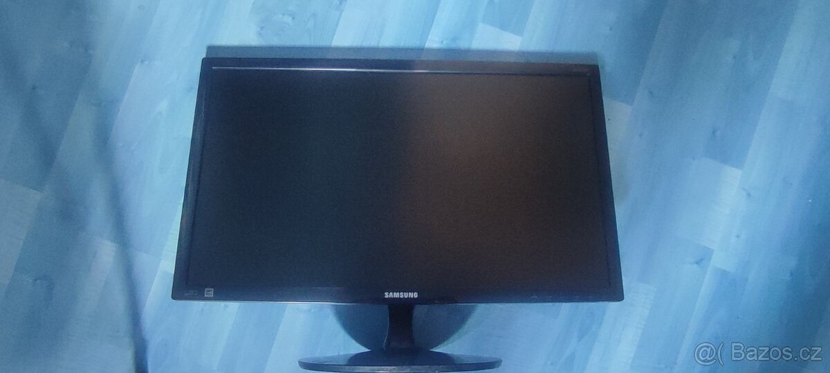 Samsung S24D300H - LED monitor 24"