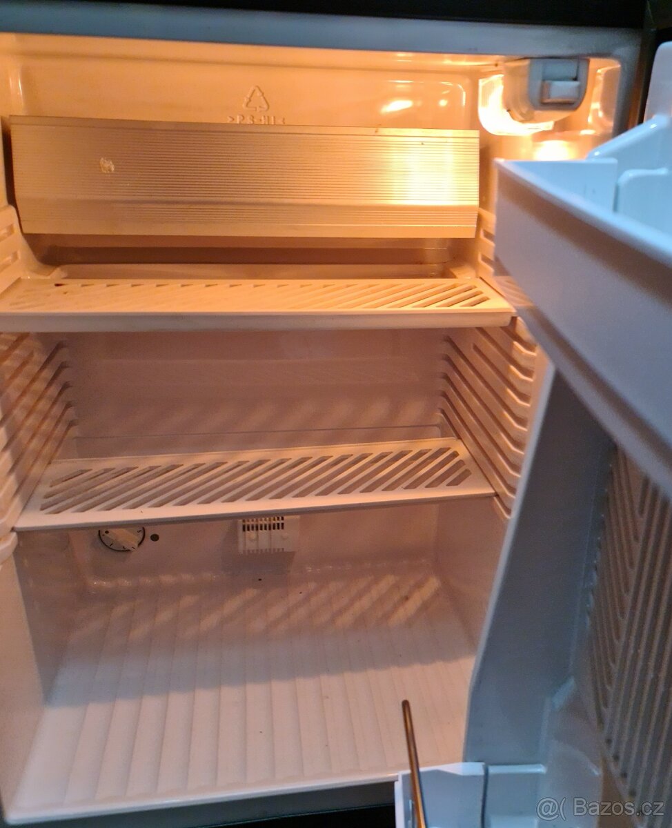 Minibar, lednička hotelový minibar naprosto tichá