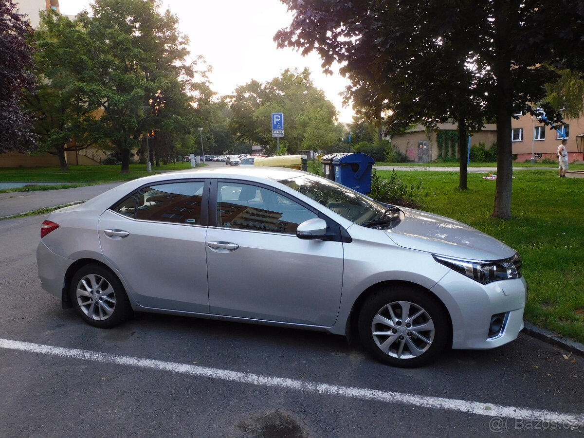 Prodám Toyotu Corollu 1,6 VTEC sedan benzín