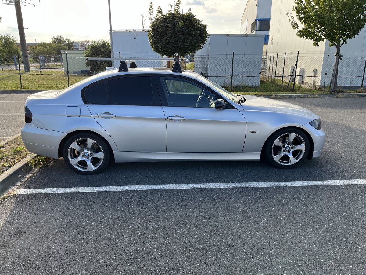 BMW E90 320i