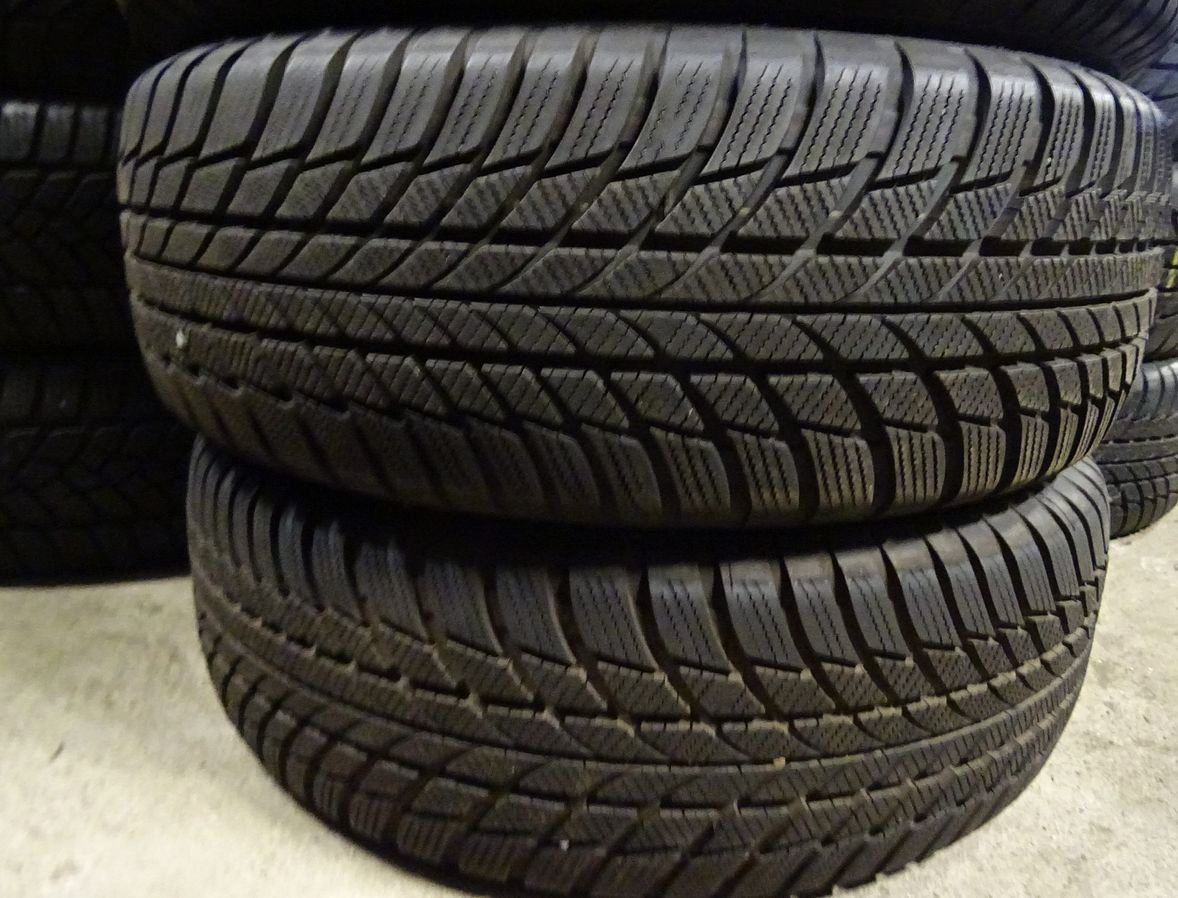 Zimní pneu Bridgestone LM001, 205/60/16, 4 ks, 8,5 mm