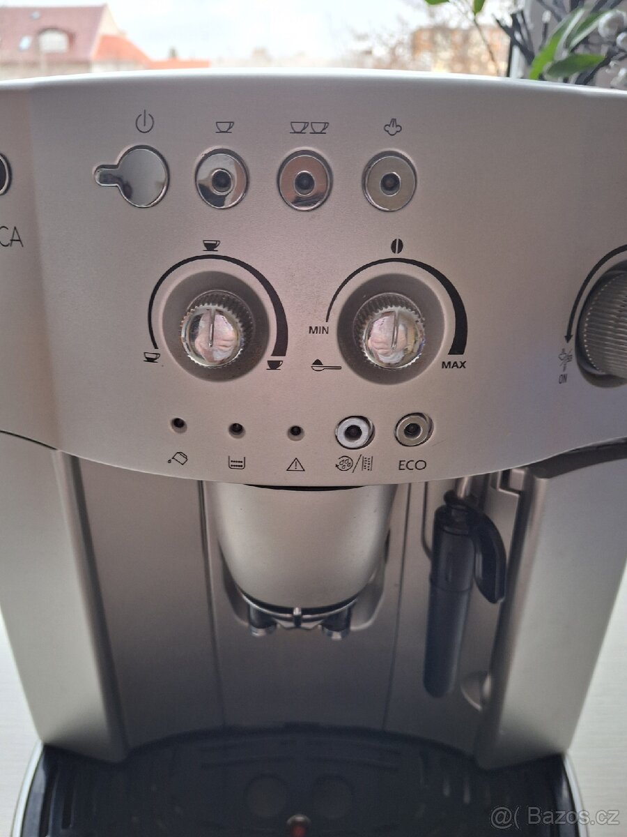 Kávovar delonghi