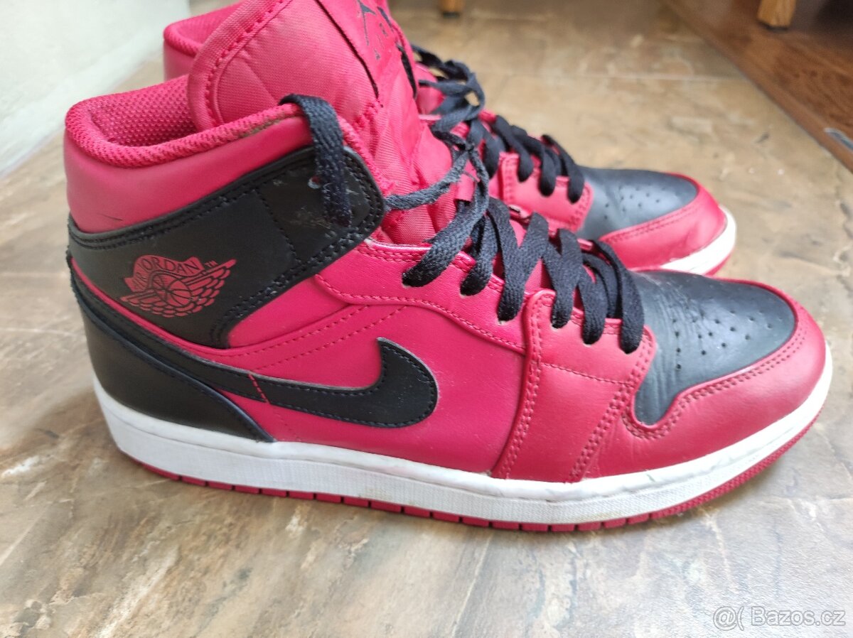 Nike Air Jordan 1 Mid 'Reverse Bred'