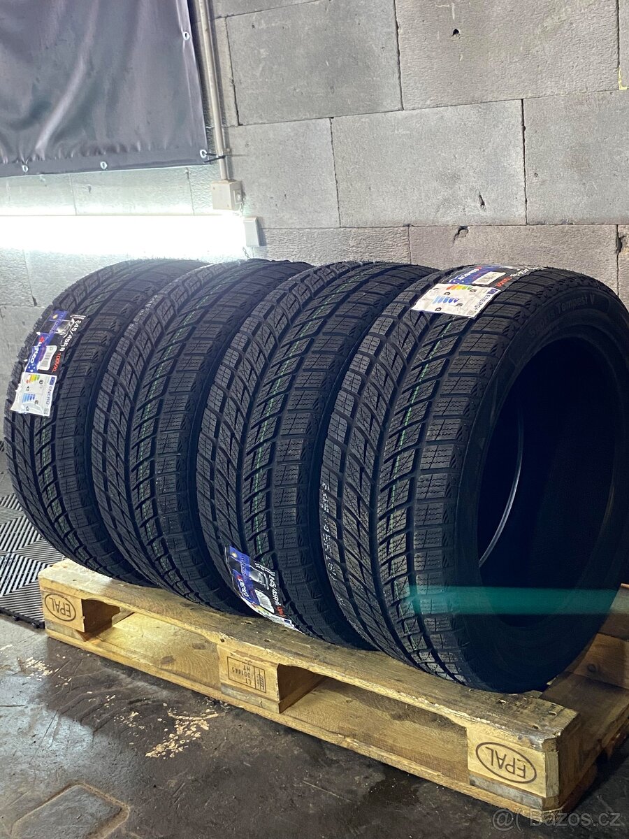 NOVÉ Zimní pneu 215/55 R16  Altenzo