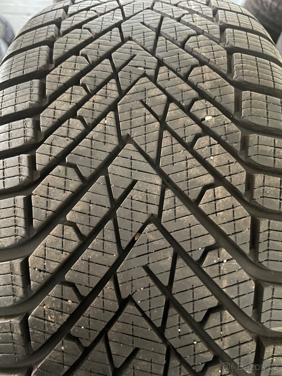 Zanovni zimni pneu Pirelli 2x 225/40/18 zanovni