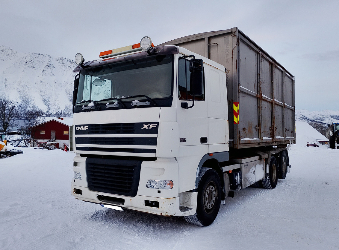 DAF XF95 Hákový nosič rv:2006 502 000km