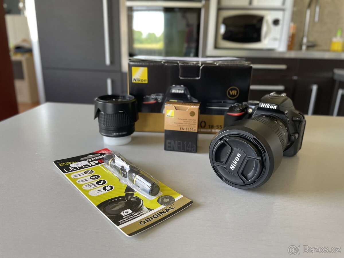 Nikon D5600 + 18-55 mm f/3,5-5,6 + 70-300 mm f/4,5-6,3