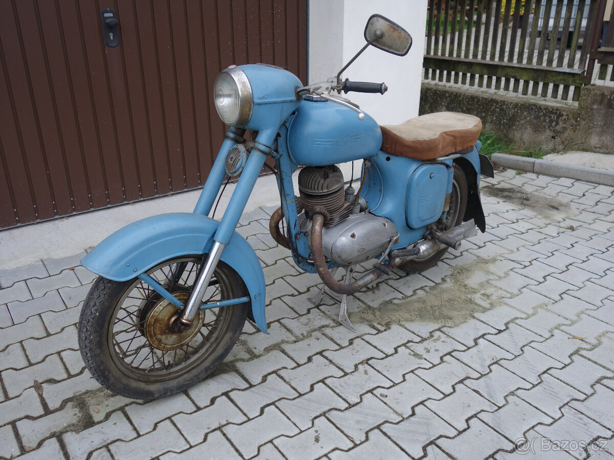 Jawa 250/353 kývačka