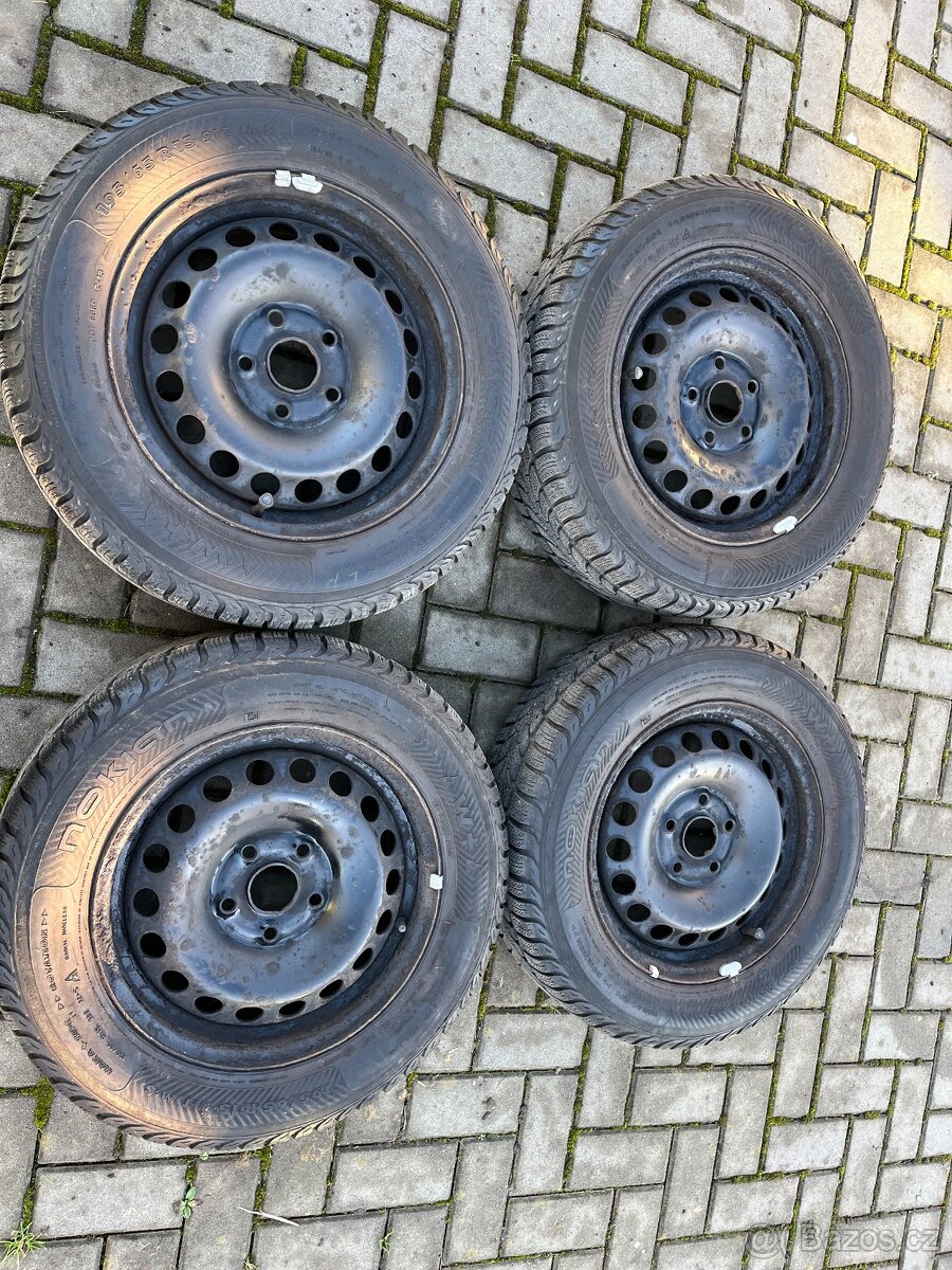 4x plechové disky 5x112 R15, zimní pneu 80%