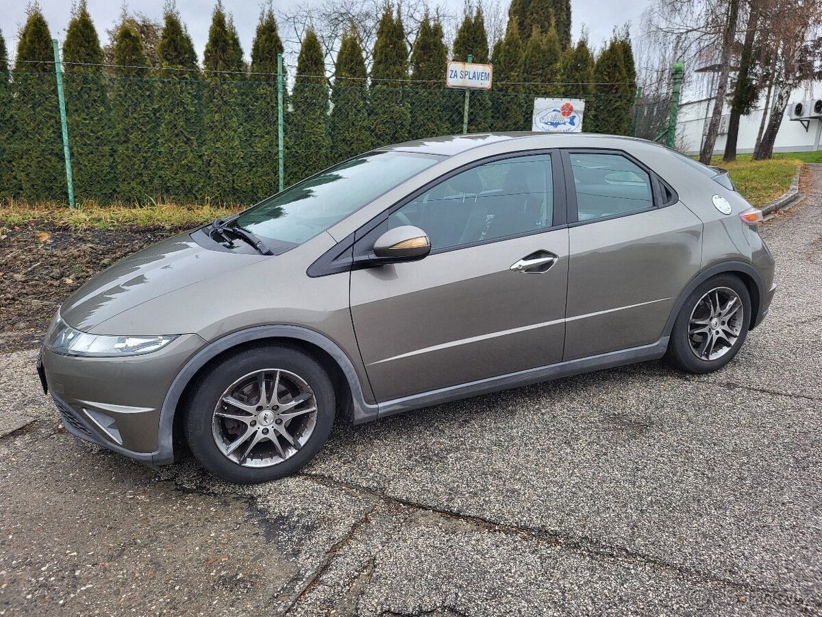 Honda Civic 8G UFO 1.4i 116tkm