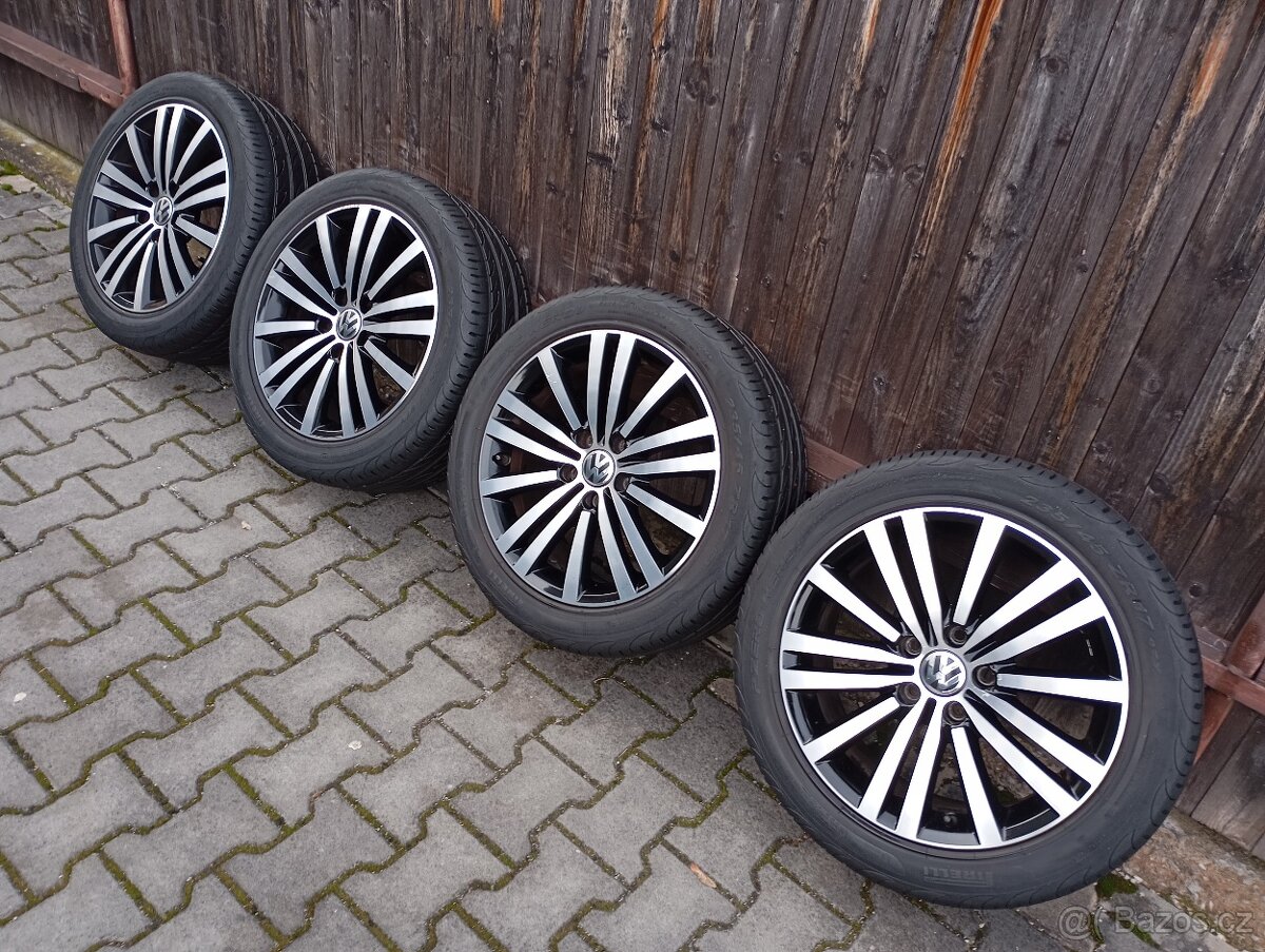 Letní sada Volkswagen 5x112 235/45/17 Pirelli