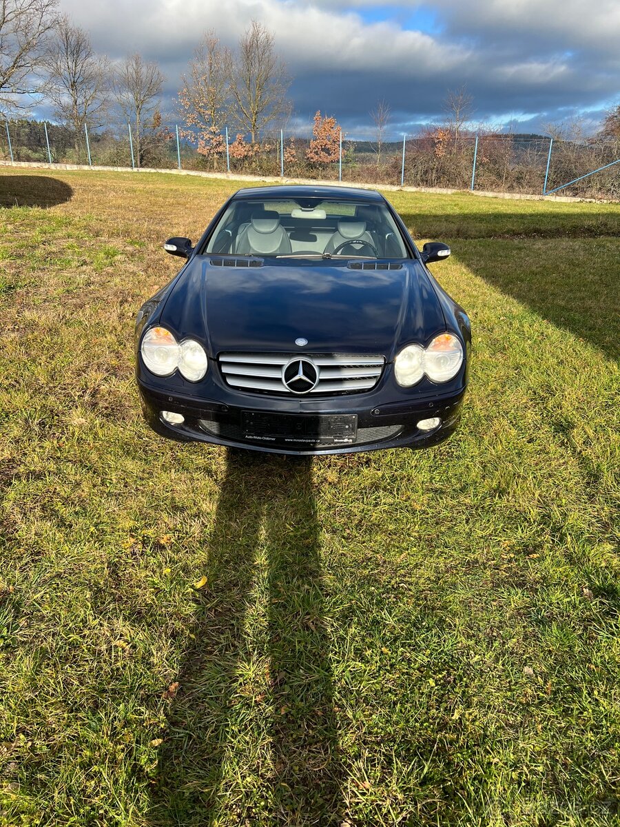 Mercedes-Benz W 230 SL 500