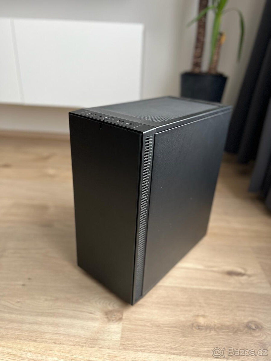 Prodám skříň Fractal Design Define C