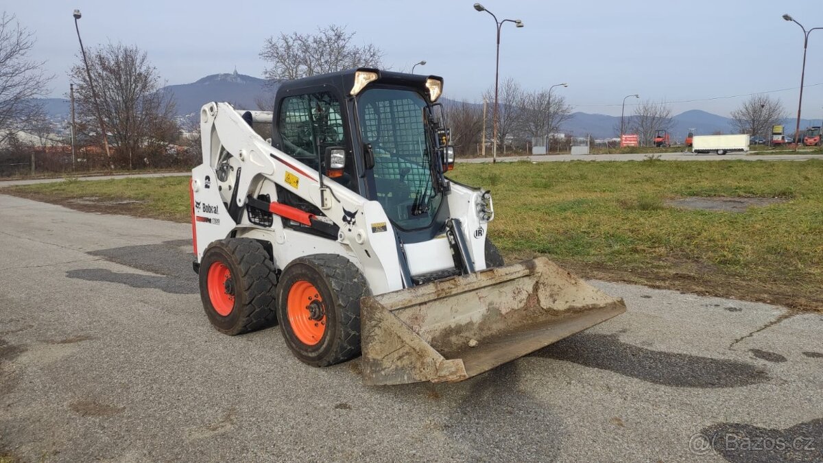 Nakladač Bobcat S650.