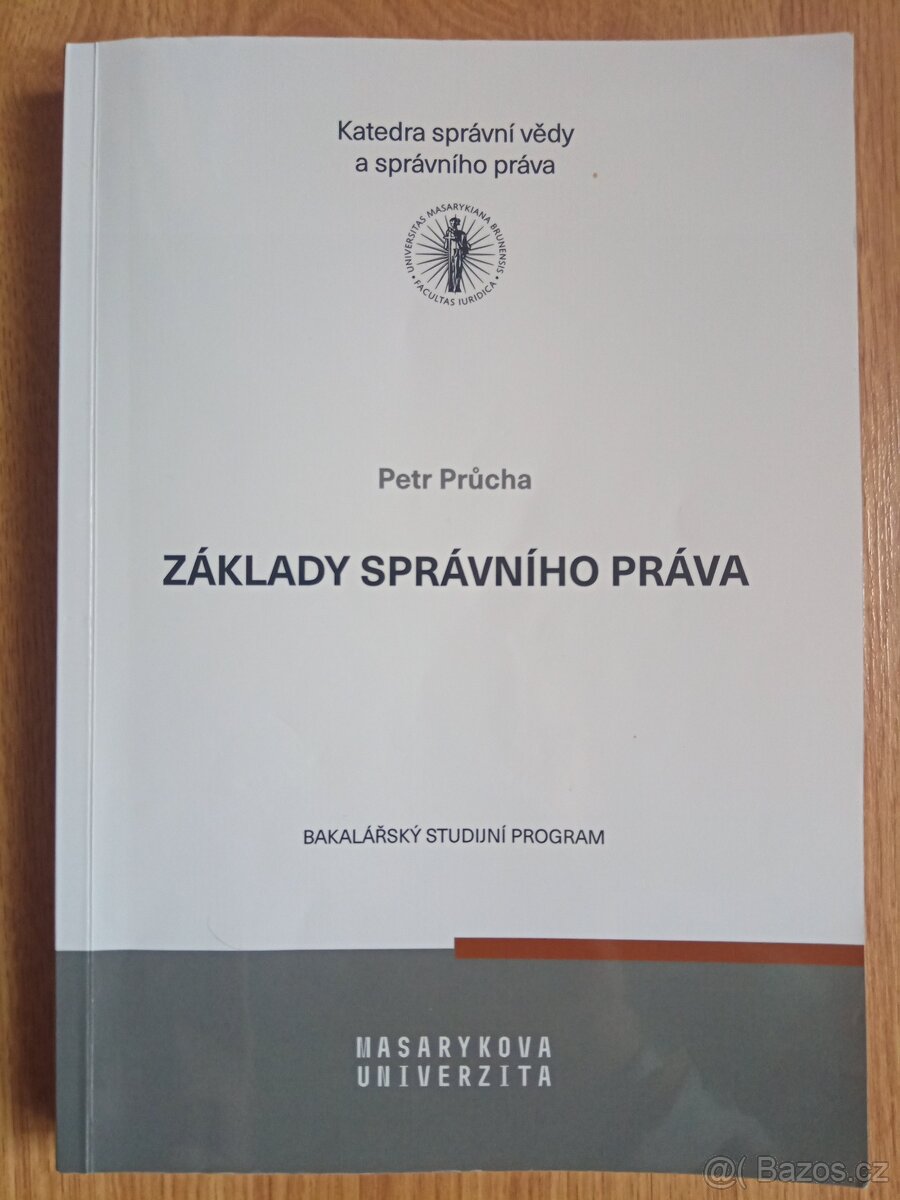 Prodám učebnice pro bakalářské studium na Právnické fakultě