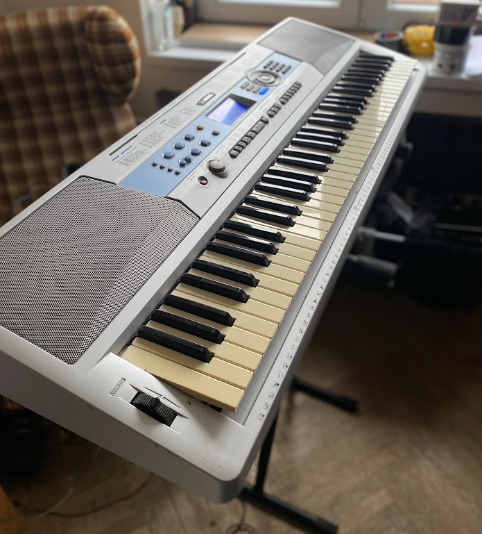 KLÁVESY YAMAHA DGX-200