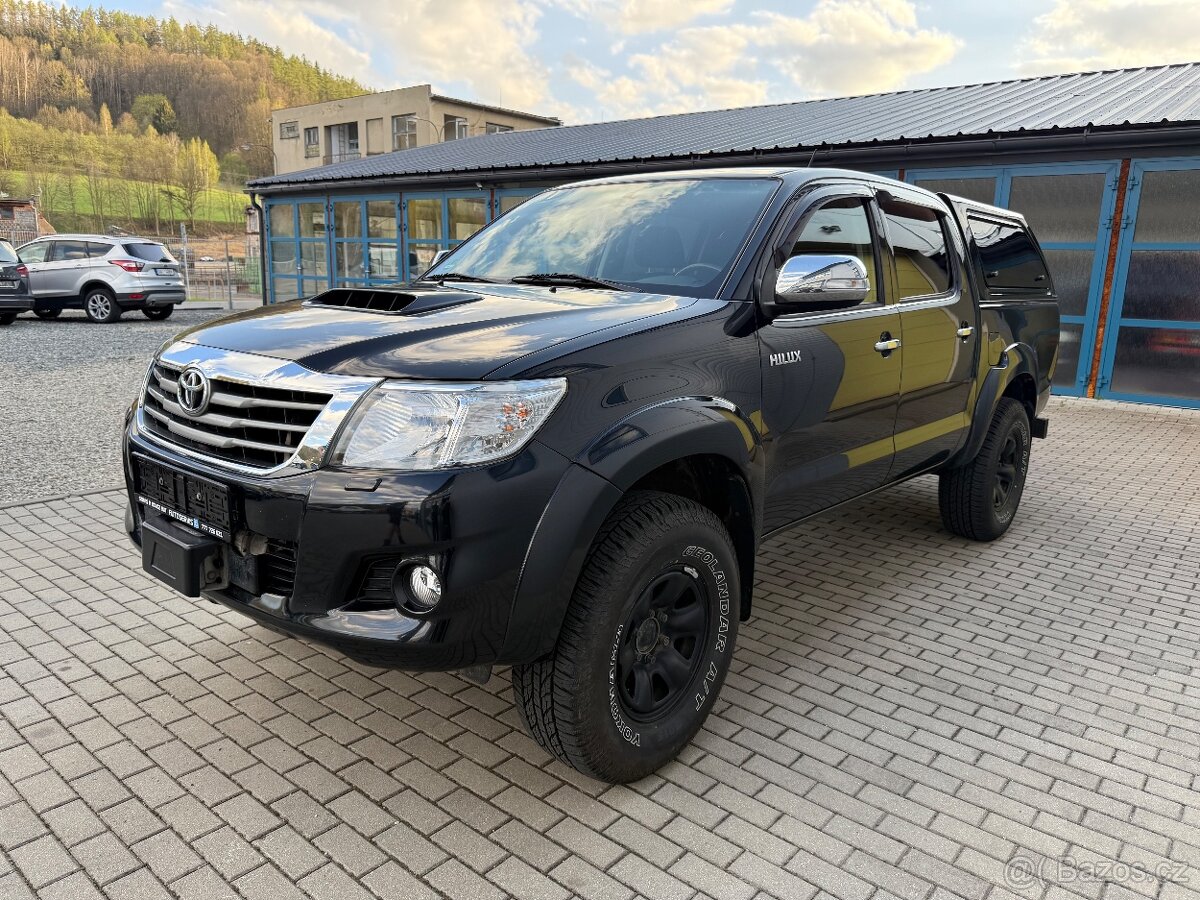 Toyota HILUX 3.0 4x4 MANUÁL UZÁVĚRKA NAVIJÁK