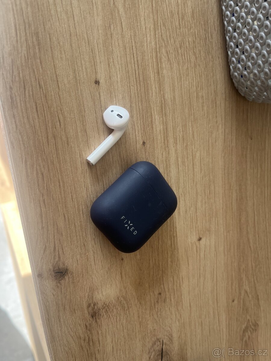 Apple airpods sluchatka + nabíčka