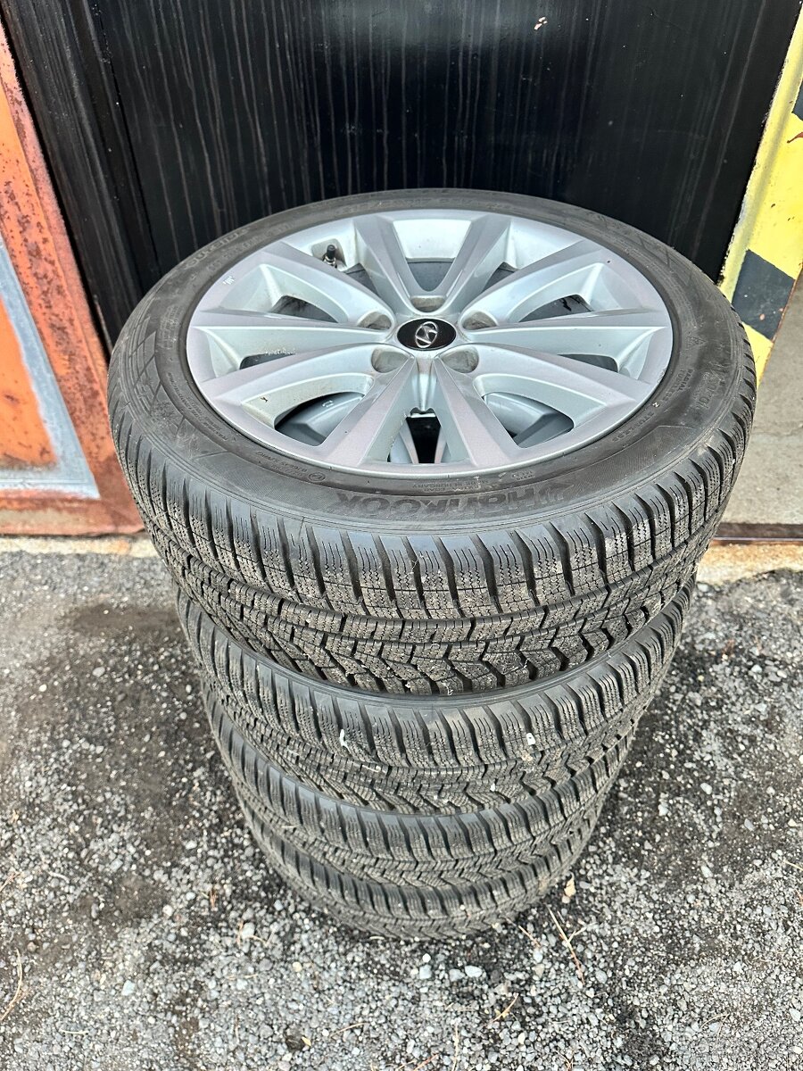 Hyundai r17 zimní sada 215/50/17 TPMS