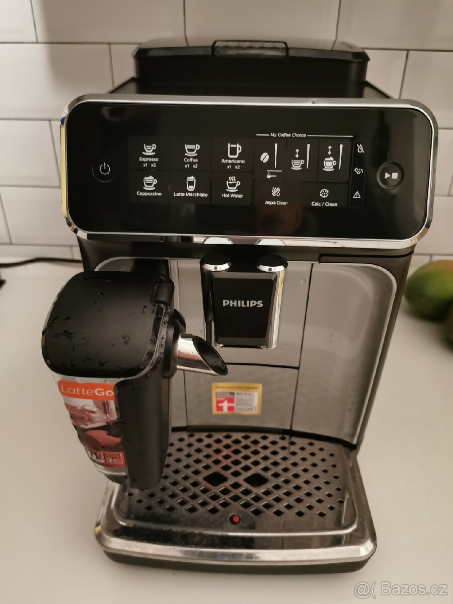 Philips EP3246/70 se zárukou LatteGo kávovar