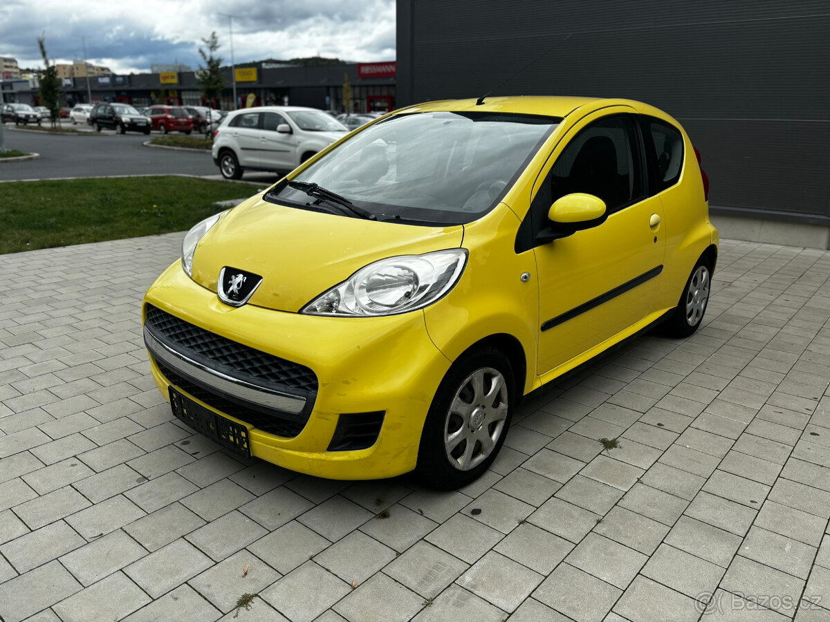 Peugeot 107 1.0i 50kW, RV 2009, ALU, Centrál