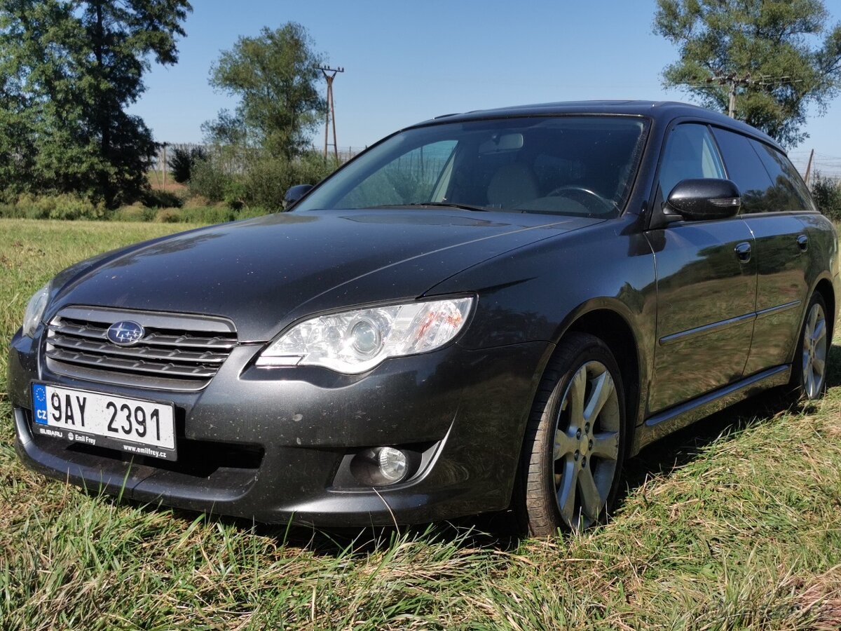 SUBARU LEGACY 2.5  benzín 2009