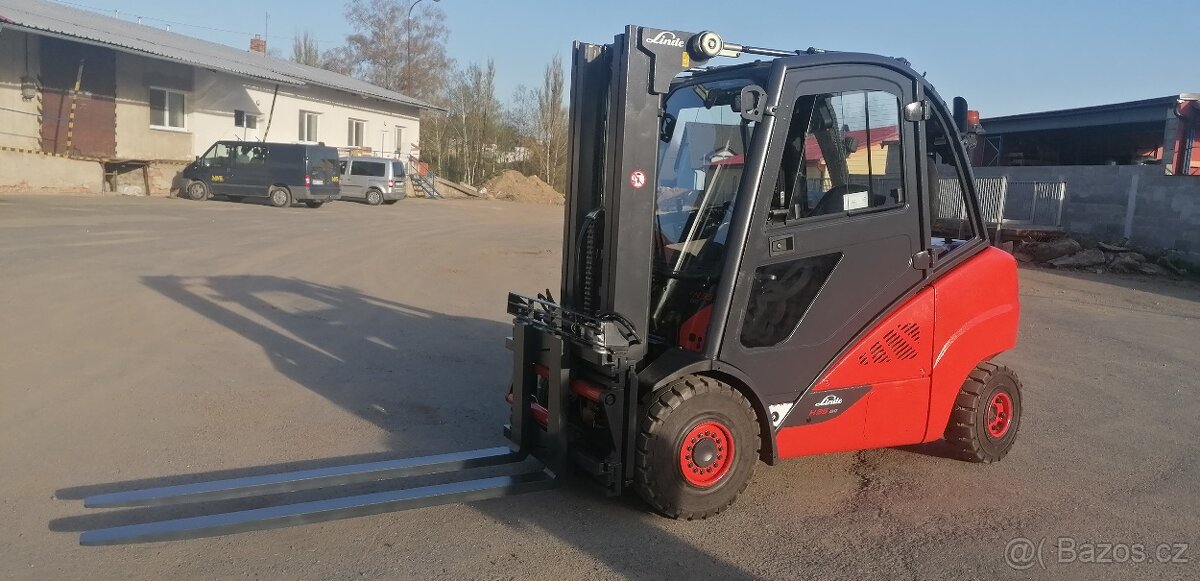 LINDE H35D-02 triplex, svírací vidle s bočním posuvem