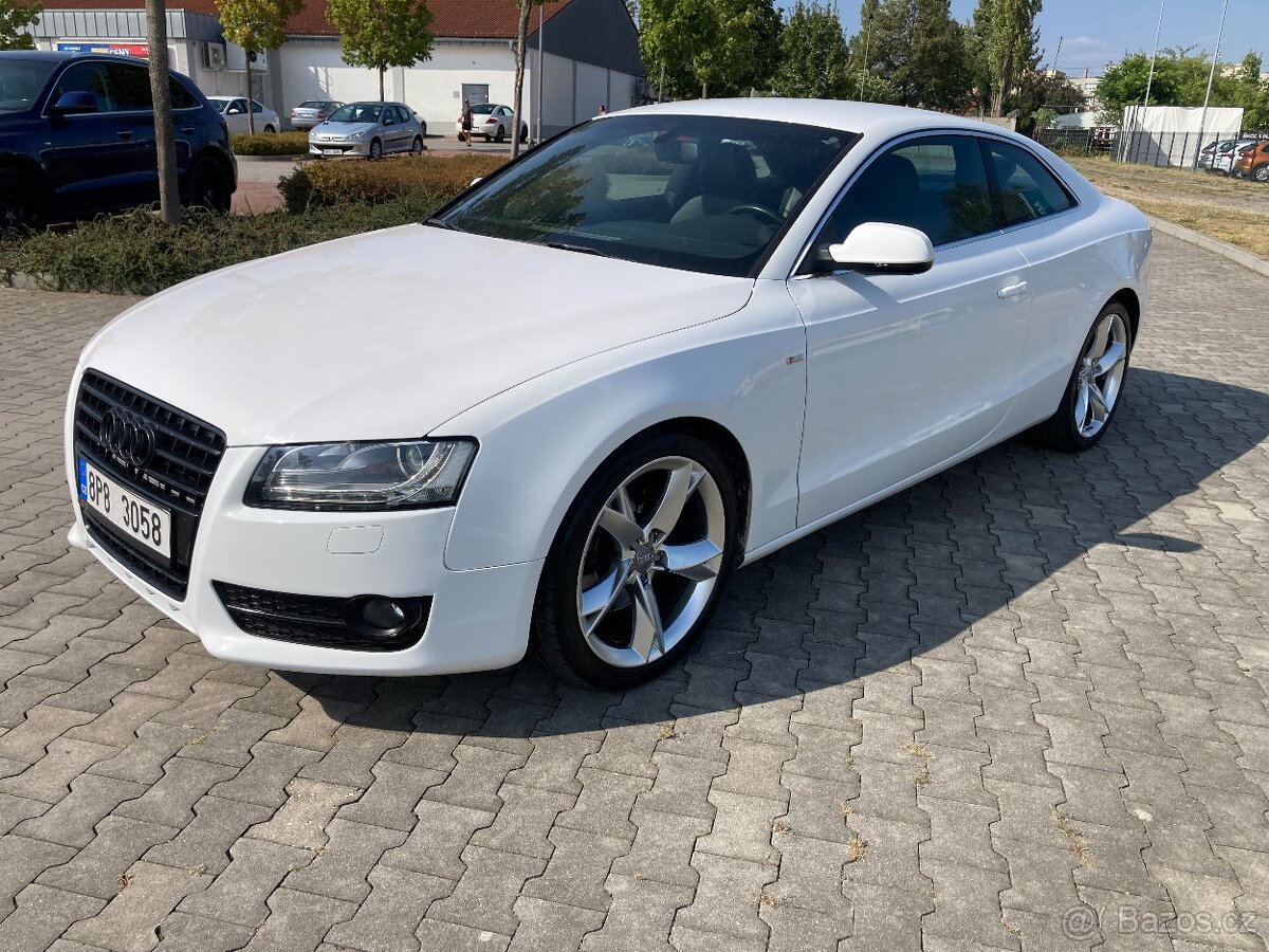 Audi A5 2.0TSFI 155kw 1.maj v čr s-line alu kola 19"