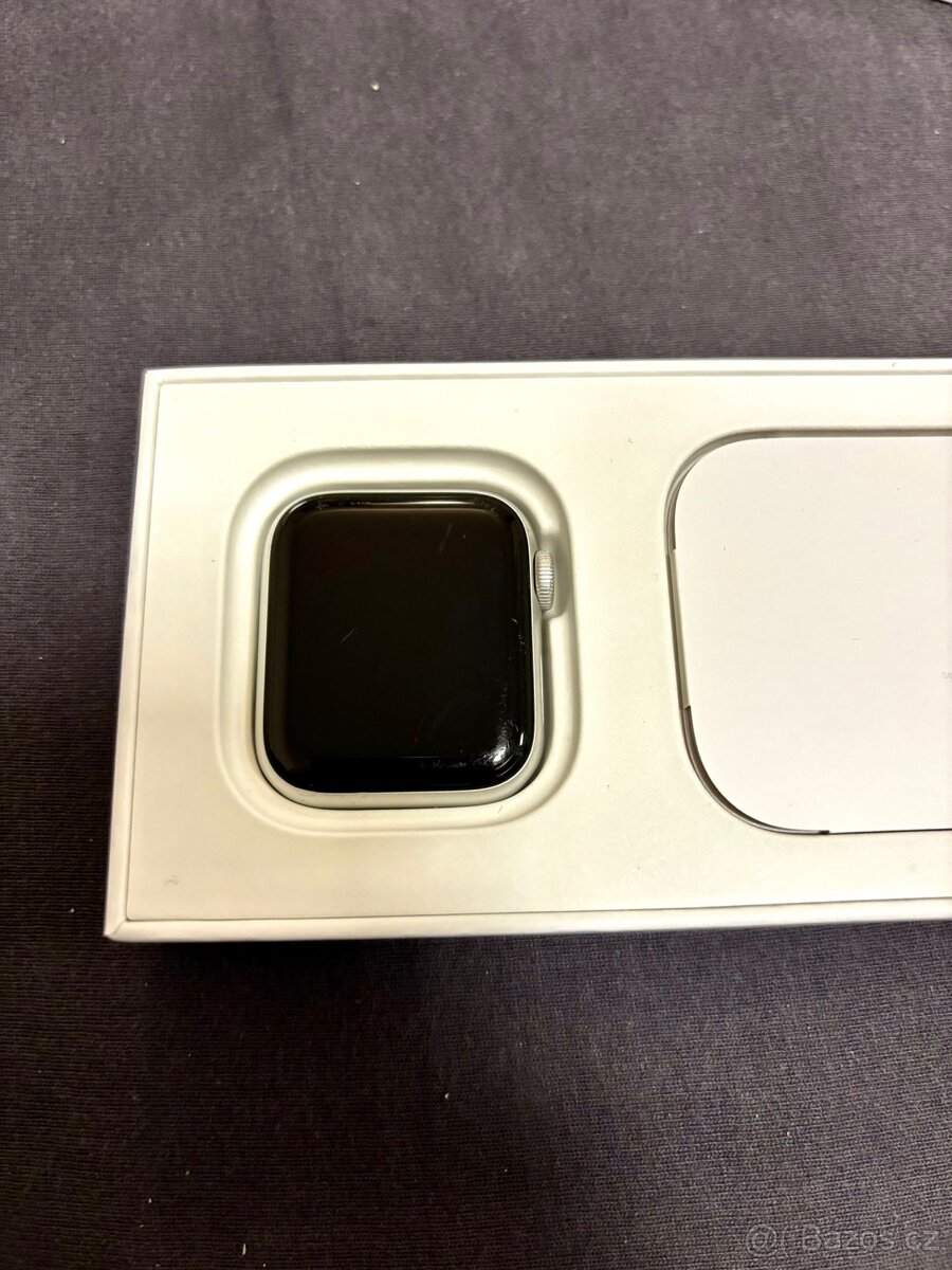 Apple Watch SE 40 mm Silver Aluminium