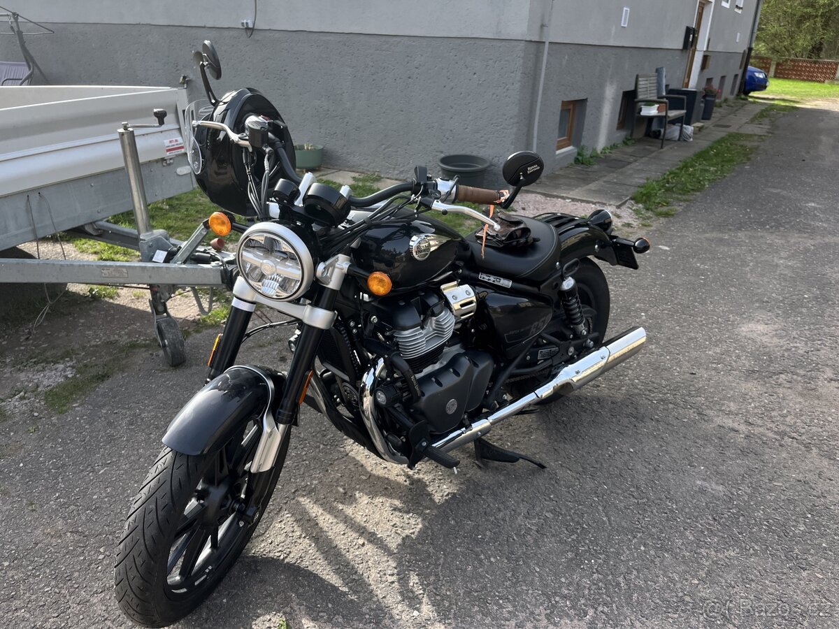 Royal Enfield Super Meteor 650 - bobber