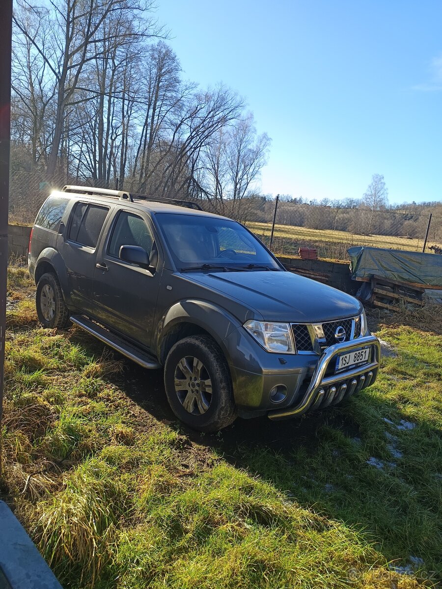 Pradám nissan patfinder,4x4,2,5DCI.