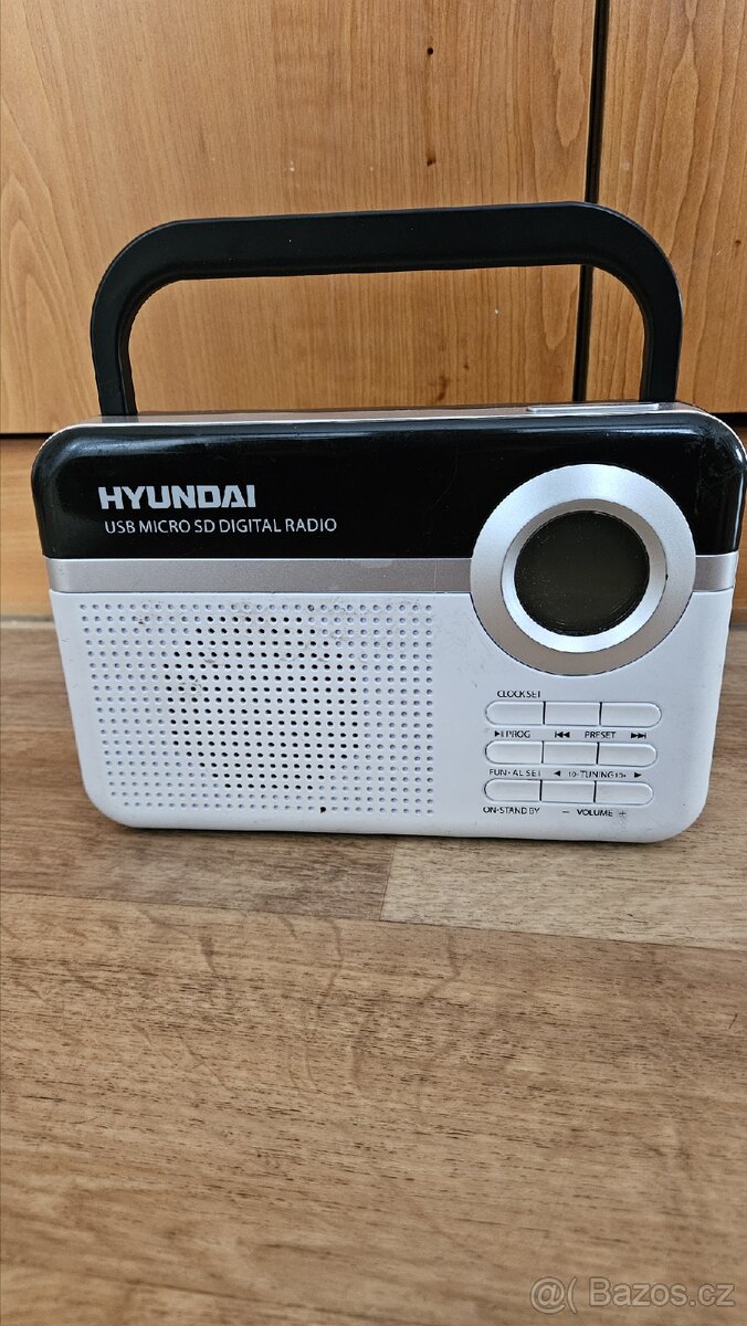 RADIOPŘÍJMAČ HYUNDAI