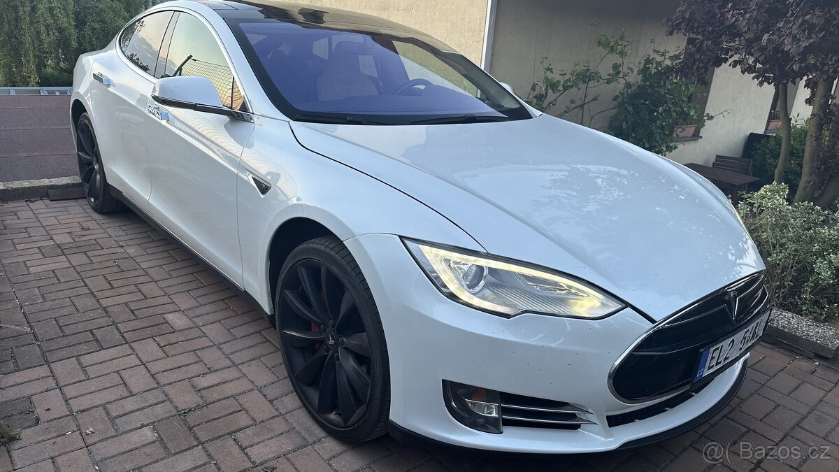 Tesla Model S 85