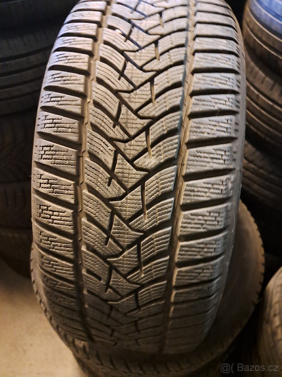 235/45R18