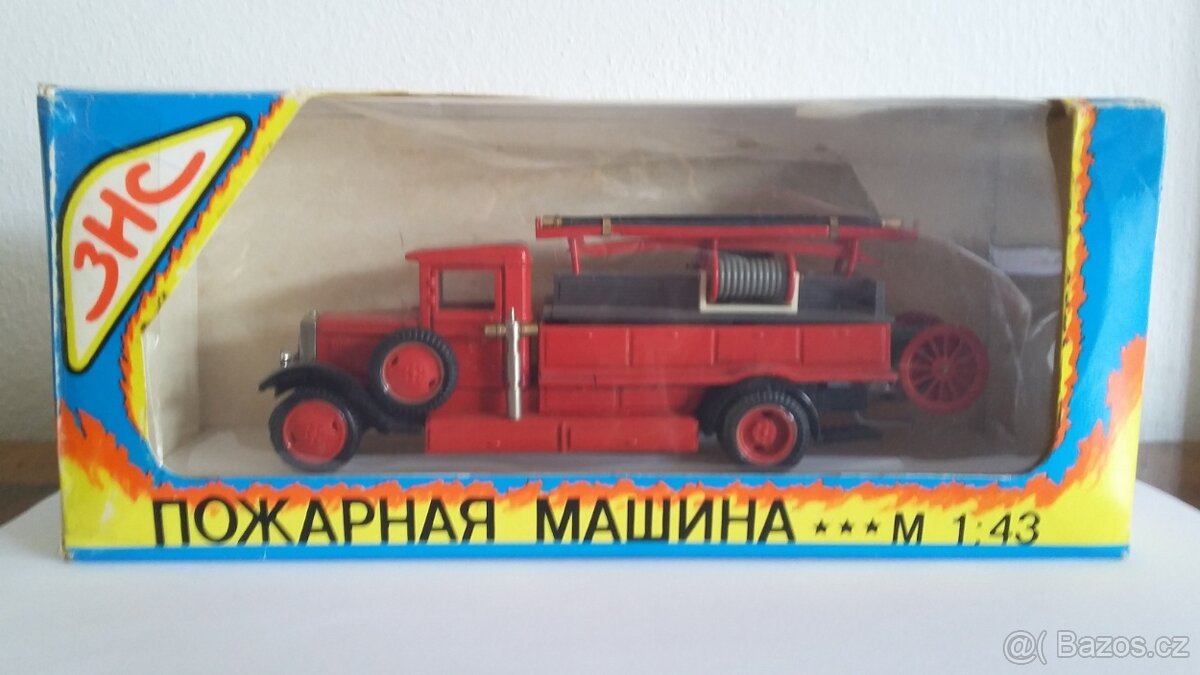 Starý kovový ruský model Požární auto ZIS 3 z roku 1988