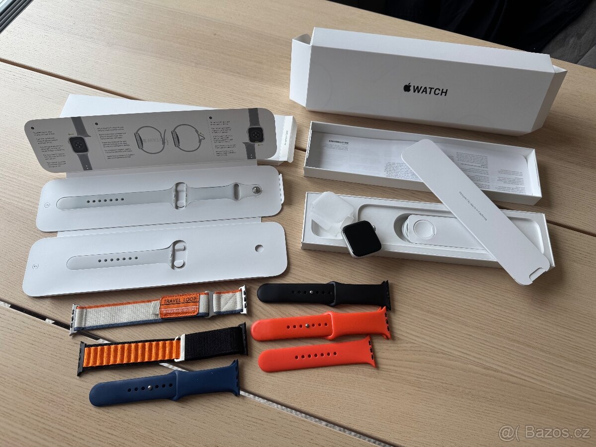 Apple Watch SE (2022) 44mm Stříbrný hliník